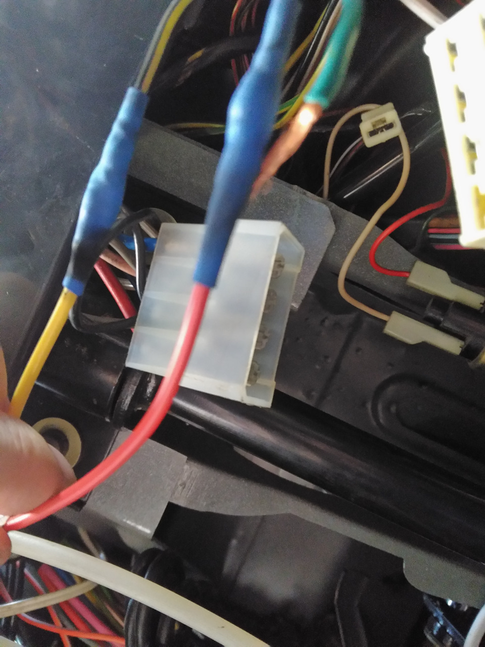 Че-то подключил — Lada 21099