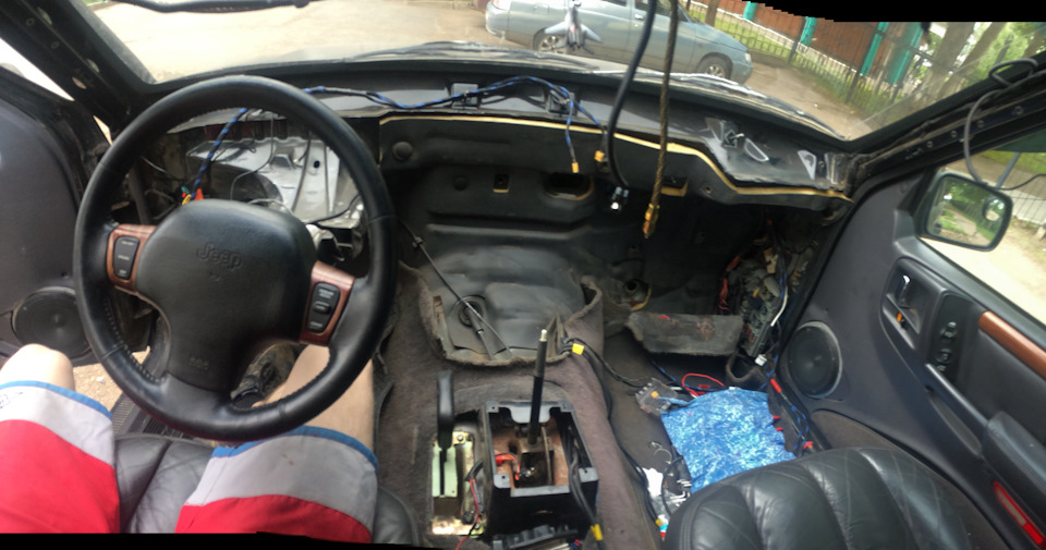 осталось только убрать штатную поролоновую шумку — Jeep Grand Cherokee (ZJ)