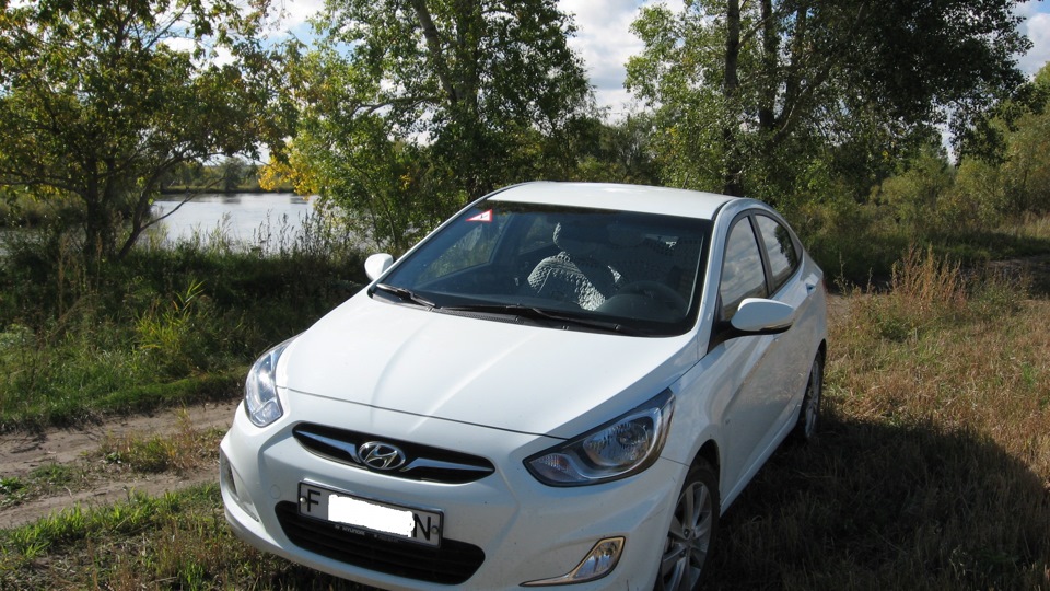 Замена салонного фильтра — Hyundai Solaris, 1,6 л., 2012 года ...