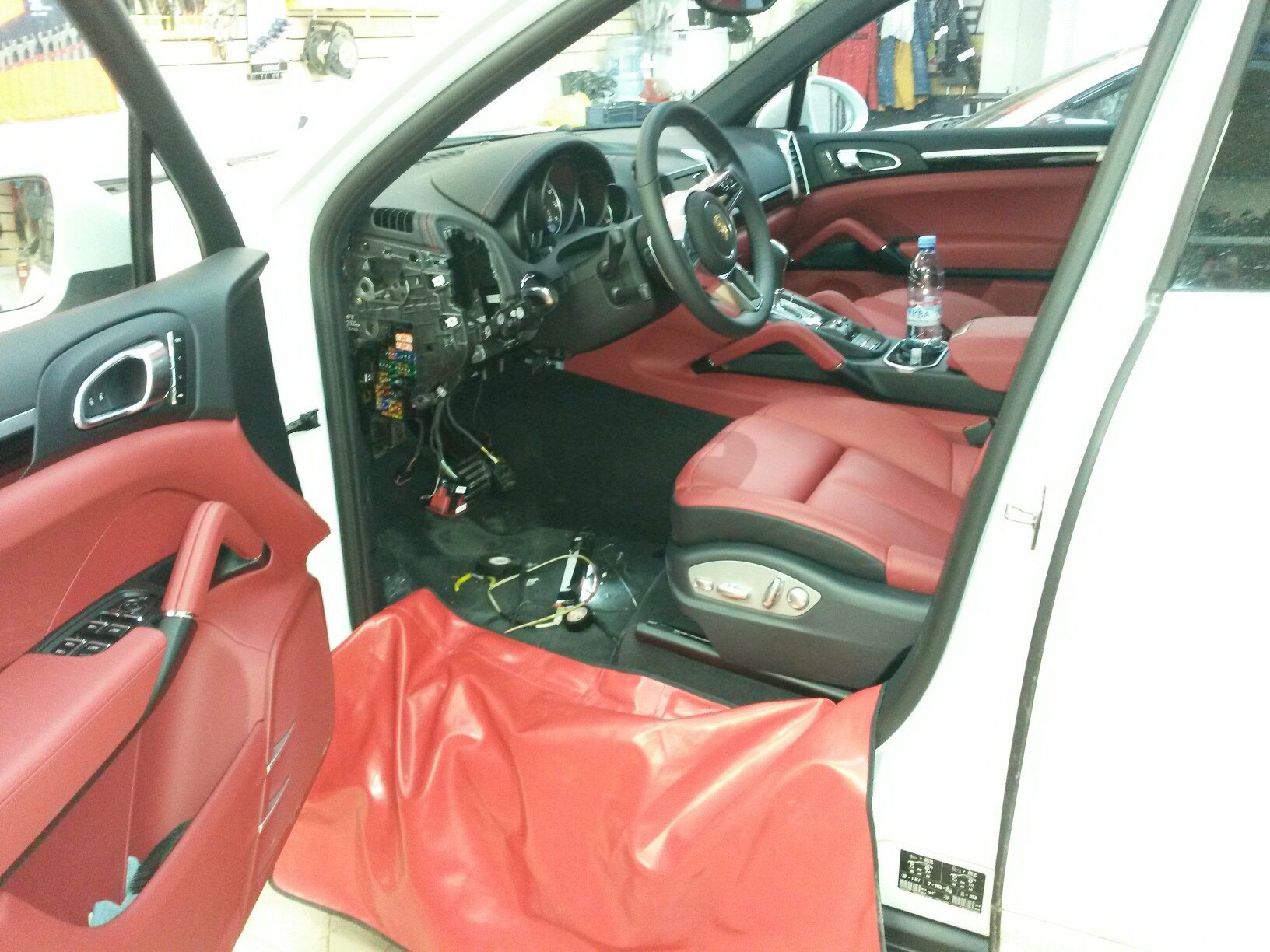 Порше 911 клеммы в салоне. Порше макан ключ зажигания. Сигнализация порше кайен. Точки подключения сигнализации порше кайен 2006. Key porsche cayenne 2020.