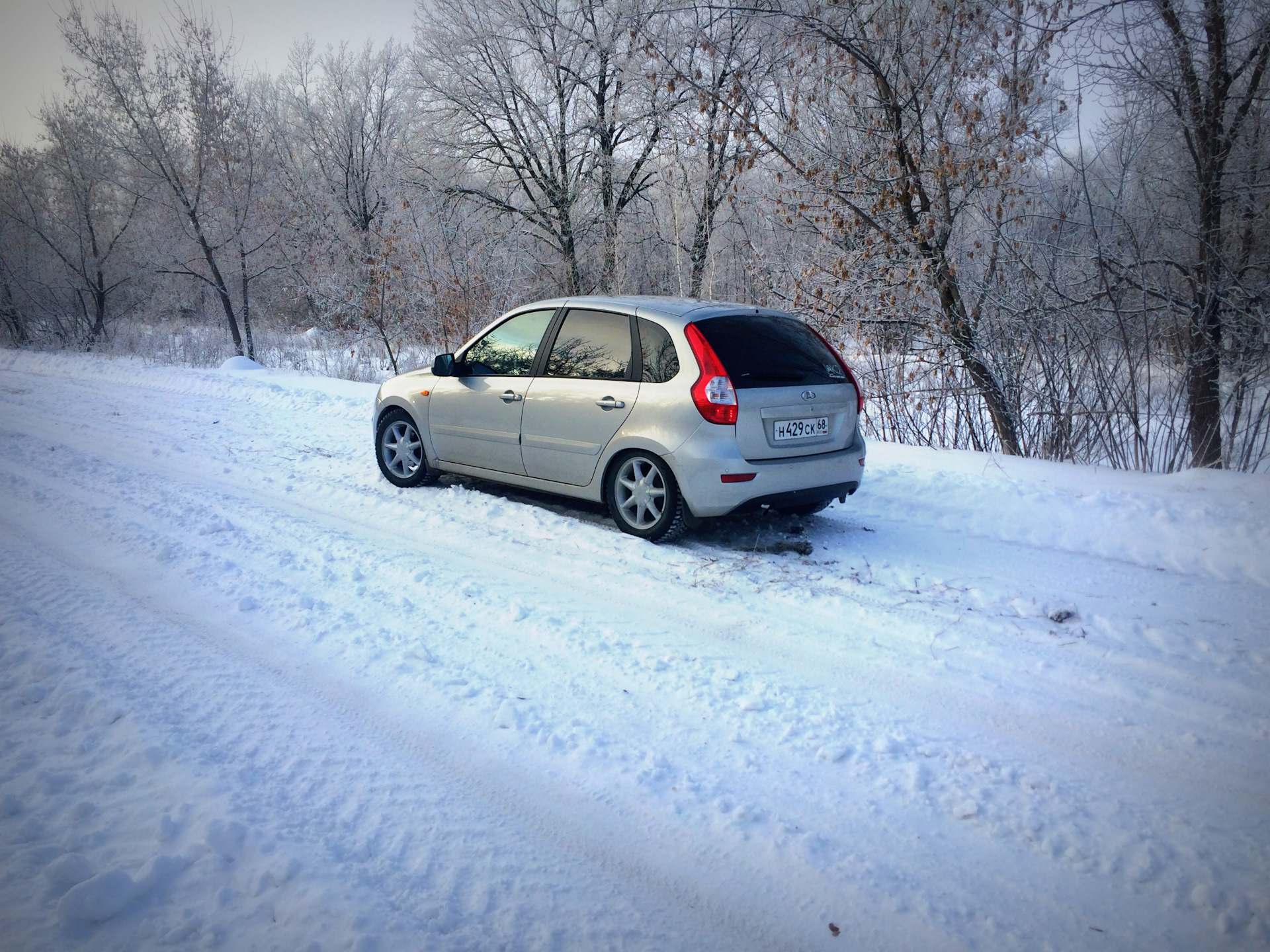 Лада Калина в снегу