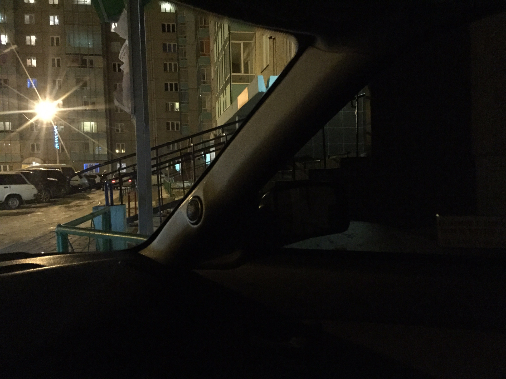 Тонировка 5 ночью. Ваз 2115 лоб 35% тонировка ночью. Тонировка ночью. Тонировка ночью. Тонировка вид изнутри.