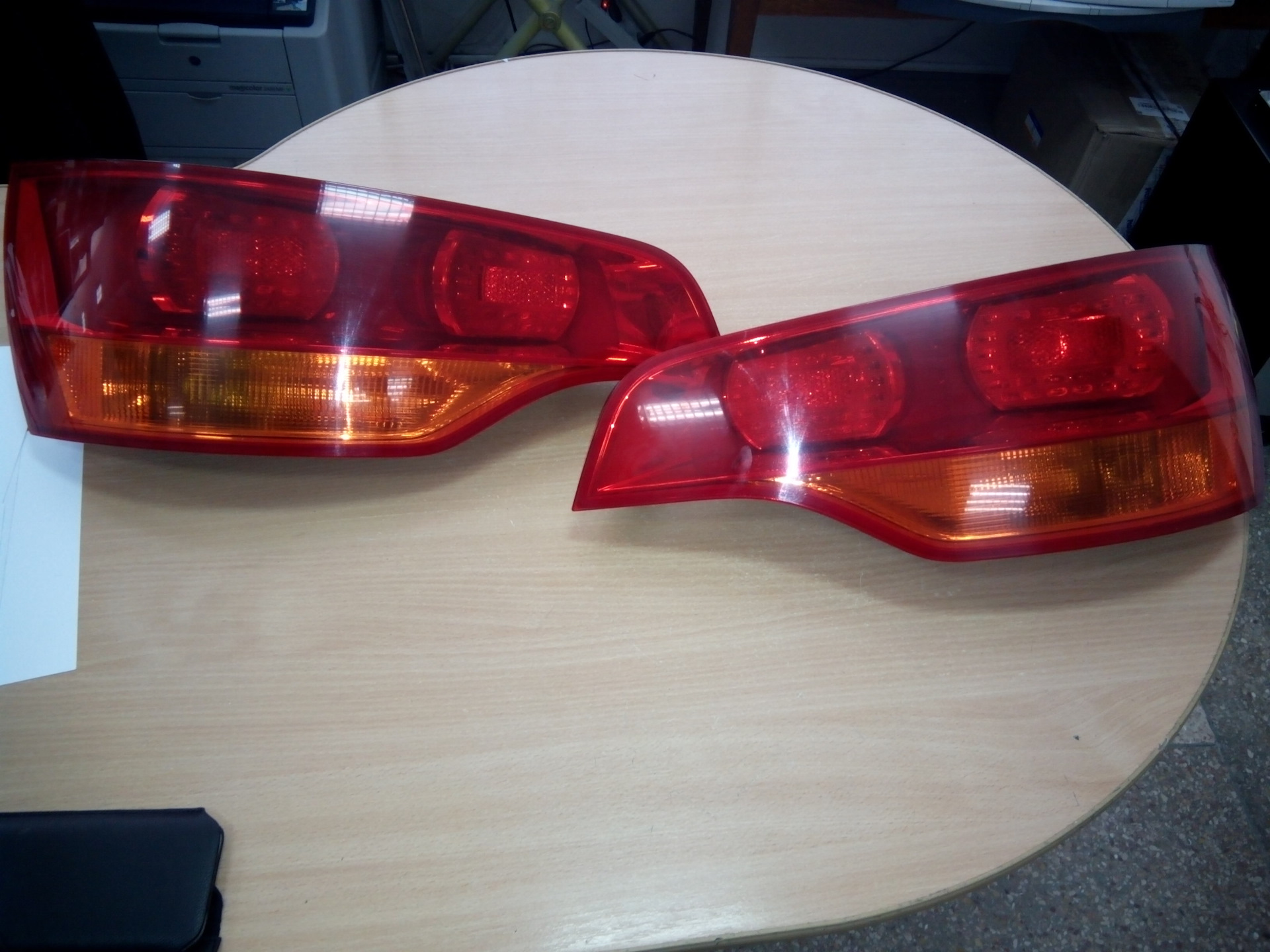 Задний фонарь ауди q7. Задние фонари ауди ку7. Задний фонарь левый ауди q7 4 l. Оптика задняя audi q7 4l. Задний фонарь q7.