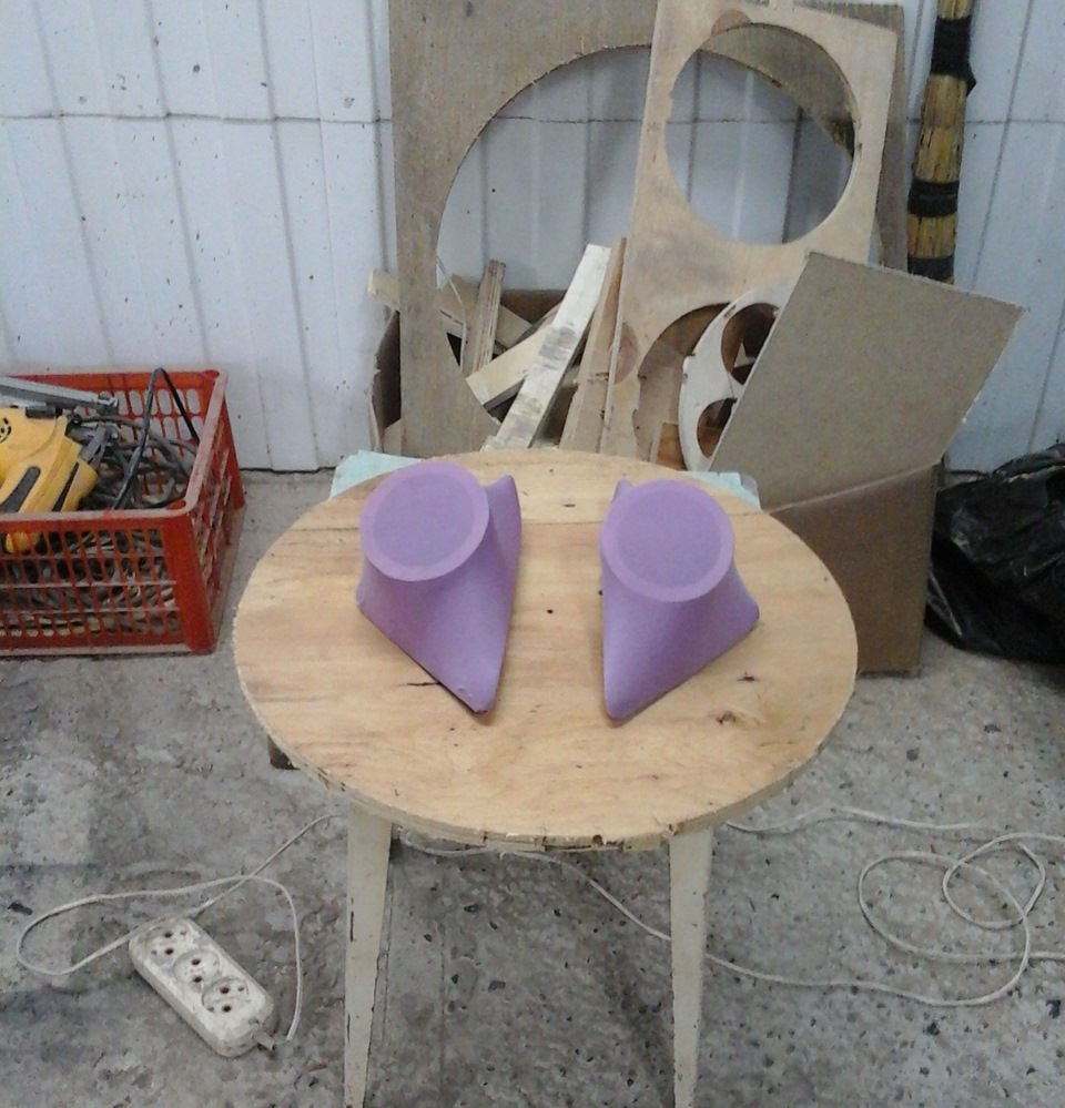 Подиумы для рупоров HLG 25 NEO в уголки зеркал. — Lada 21124, 1,6 л ...