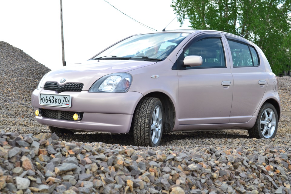 Toyota Vitz Pink