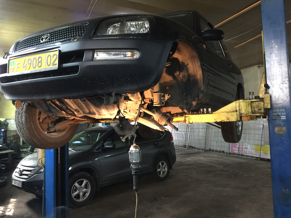 Замена ступичного подшипника, колодок, и пыльника — Toyota RAV4 (I), 2 ...