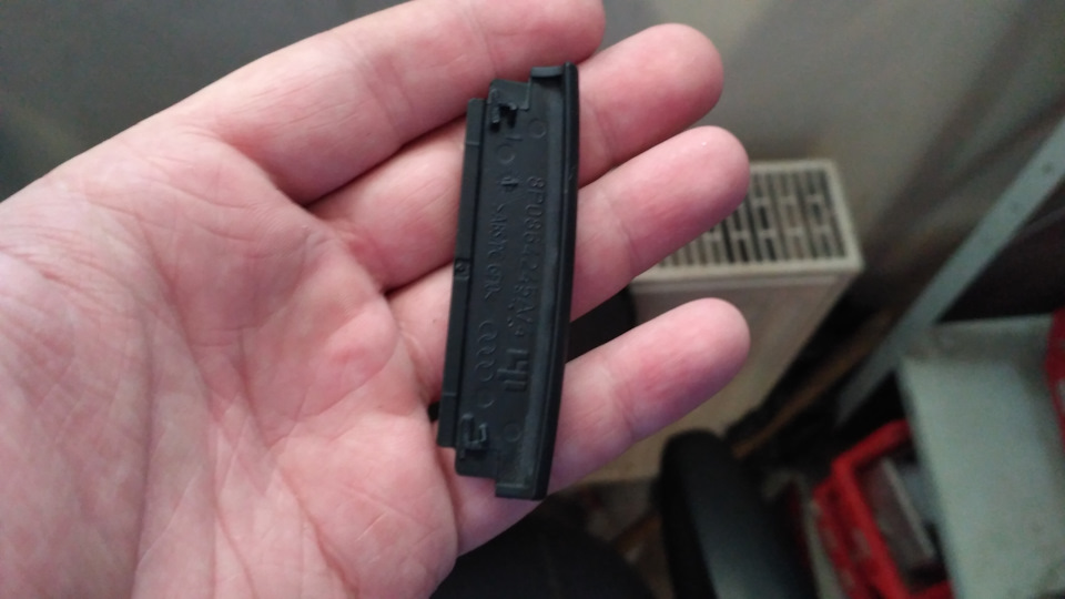 Сломалась ручка открывания подлокотника — Audi A3 (8P), 2 л, 2007 года ...