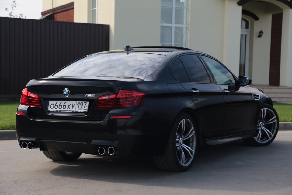 BMW m5 черная тонированная