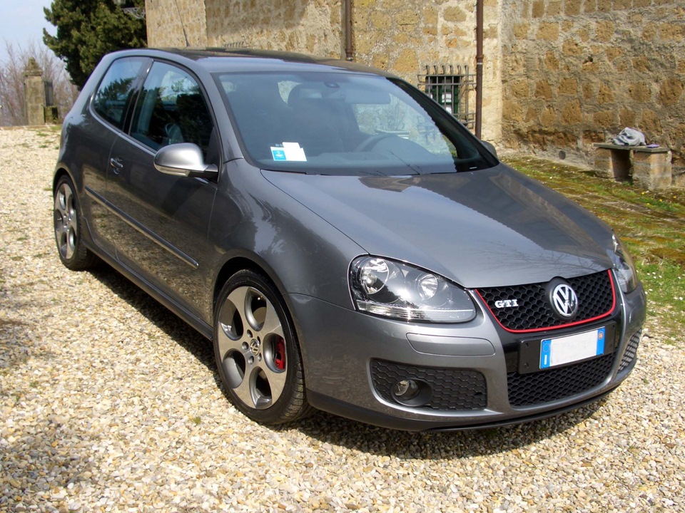 Volkswagen Golf v GTI