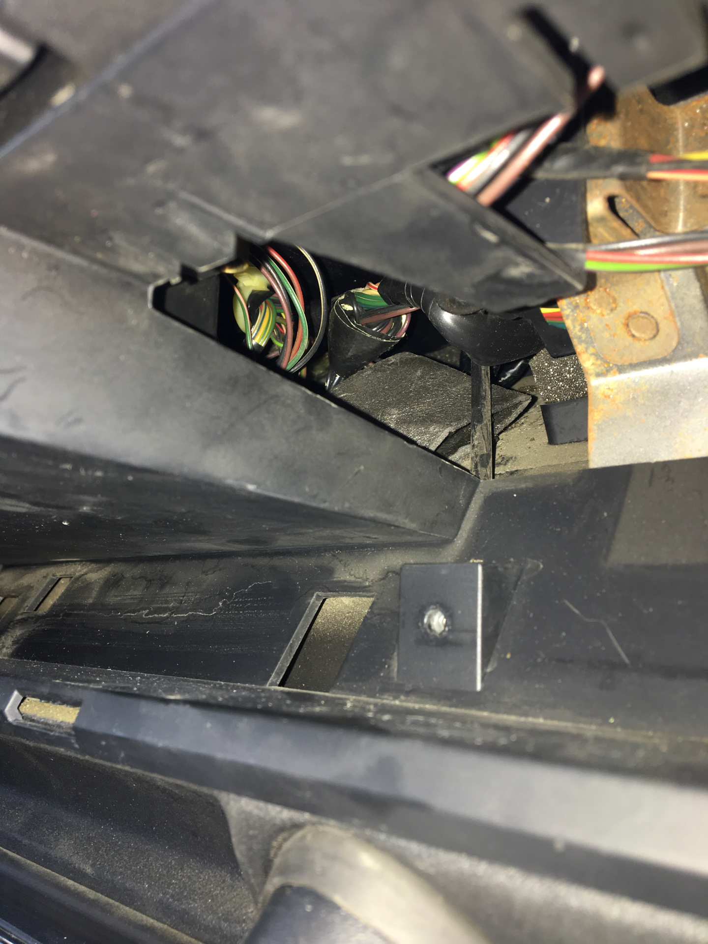 Замена лампочек подсветки климата — Land Rover Discovery II, 4 л, 2003 ...