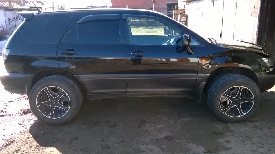 Диски тойота харриер. Тойота харриер r17. Toyota harrier 1997 на ат резине. Харриер шины. Toyota harrier 65 202 цвет.