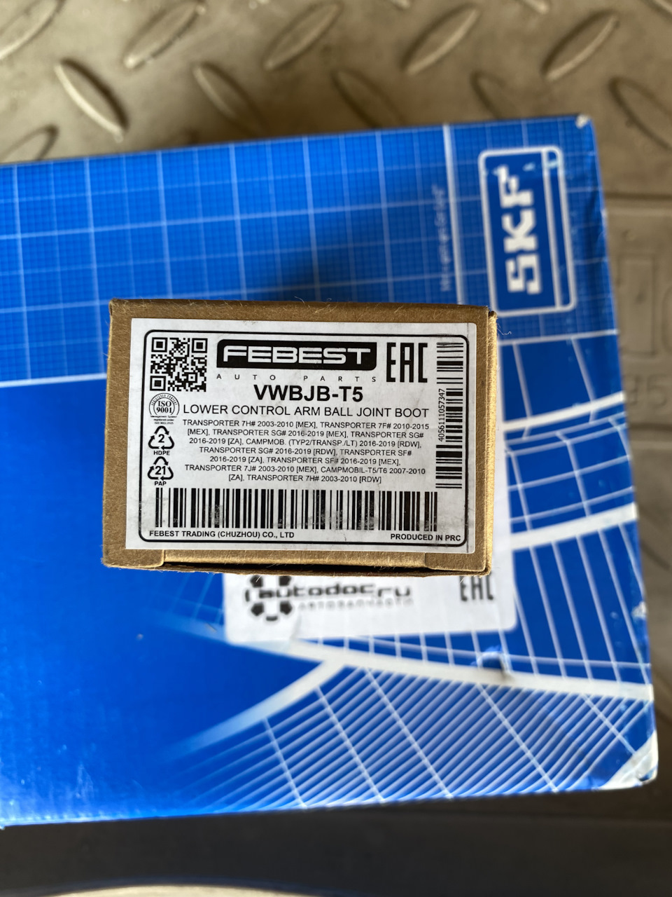 Пыльник шаровой нижнего рычага. — Volkswagen Touareg (1G)