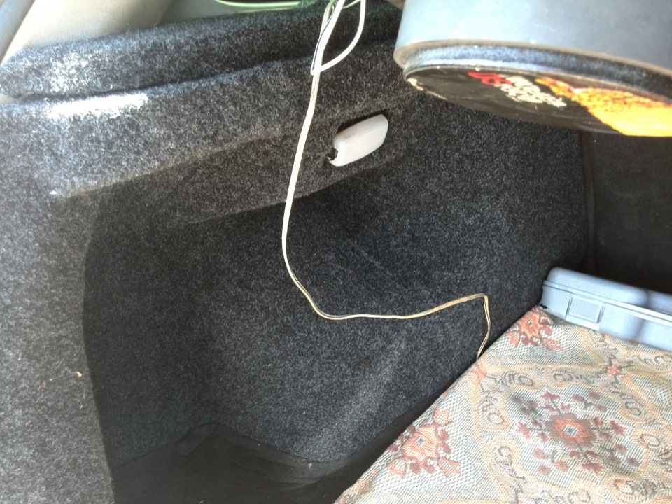 Обтяжка пластика багажника карпетом — Mazda Familia (BJ), 1,5 л, 1998 ...