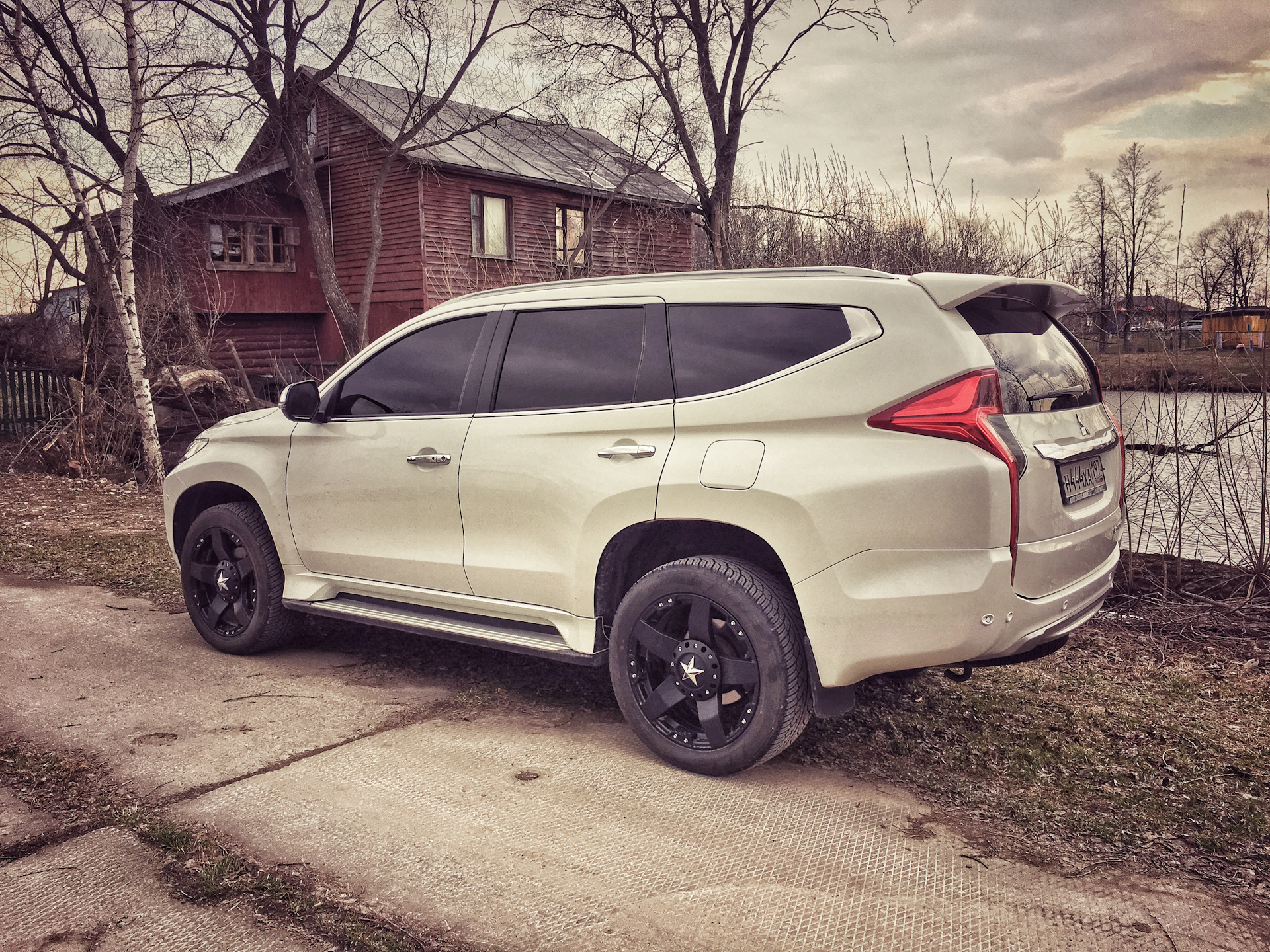 Mitsubishi Pajero Sport 2018 r20