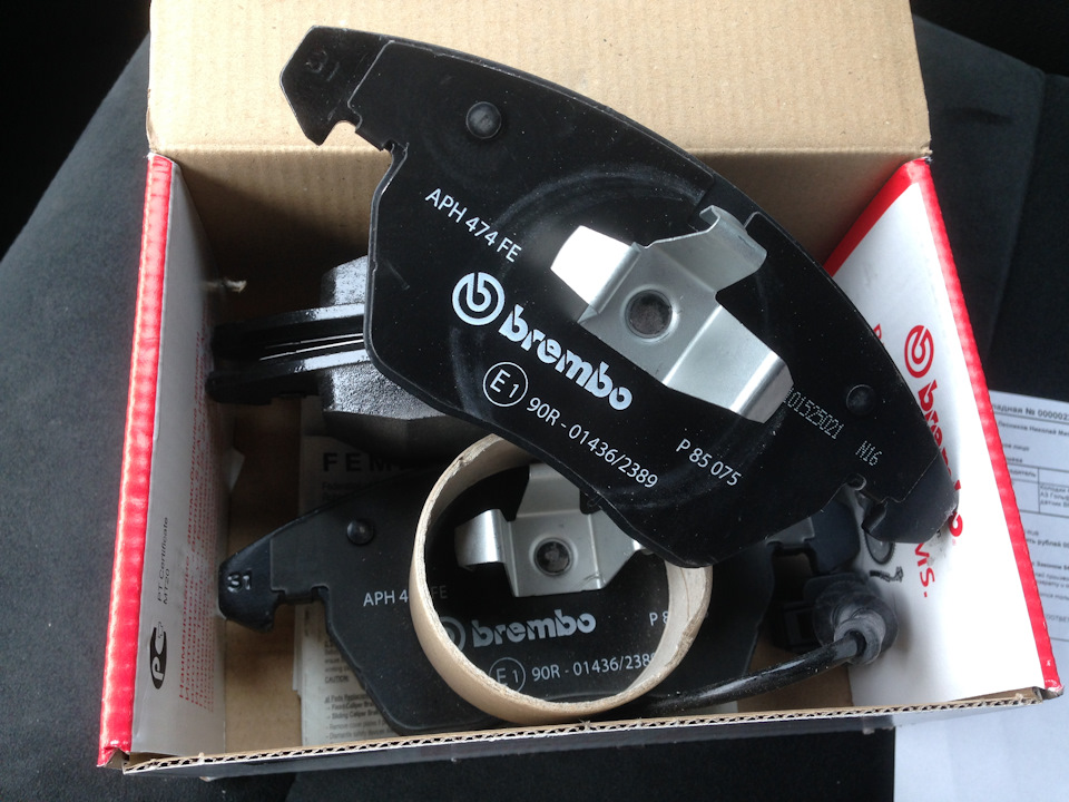 Передние колодки фольксваген джетта 6. P85075 BREMBO применимость. Колодки с датчиком износа Шкода Фабия 2. P85075x.