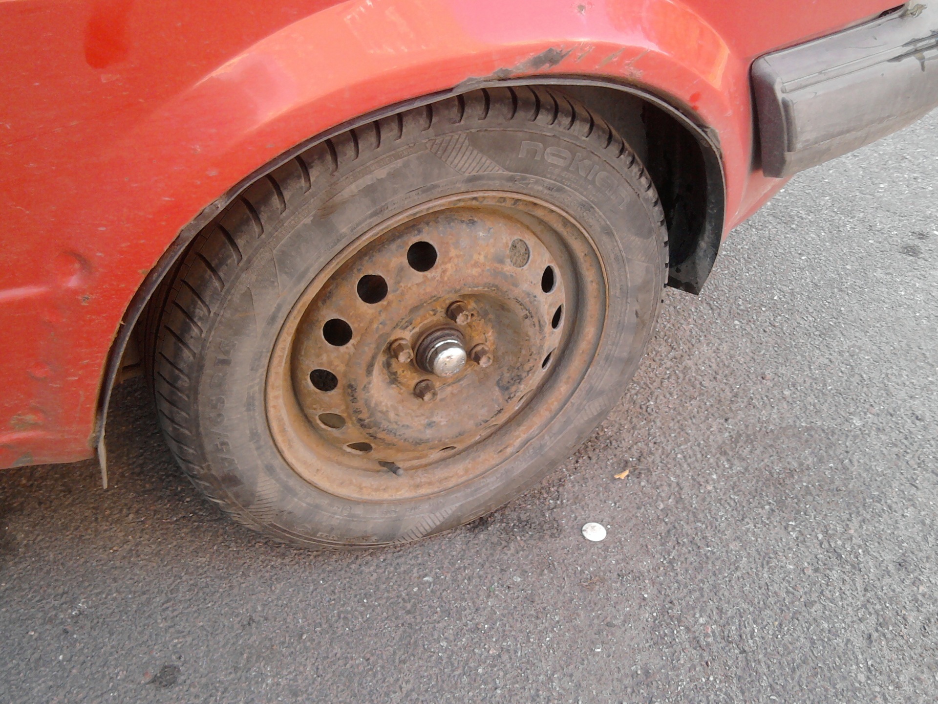 Колпак сорвало. Колпак сорвало. Мем с головы сорвал ветер. С оловы сораал ветримой. Санитар мем.