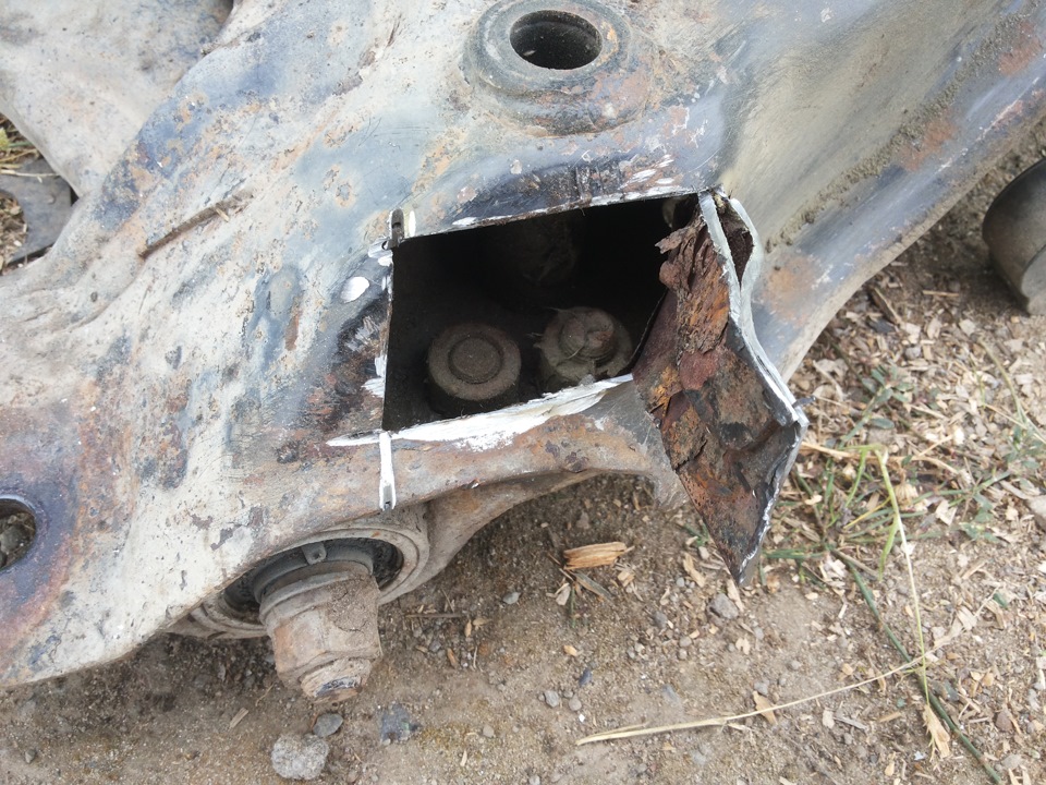 Замена закладных гаек подрамника — Mazda 323 IV, 1,3 л, 1993 года ...