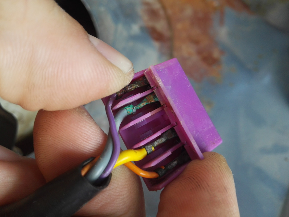 Замена колец на форсунках и чистка контактов на фишке топливного насоса ...