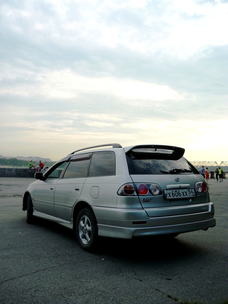 Тойота калдина фото. Тойота Калдина 180. Toyota Caldina 2db. Toyota Caldina Twister. 6 Поколение Тойота Калдина.