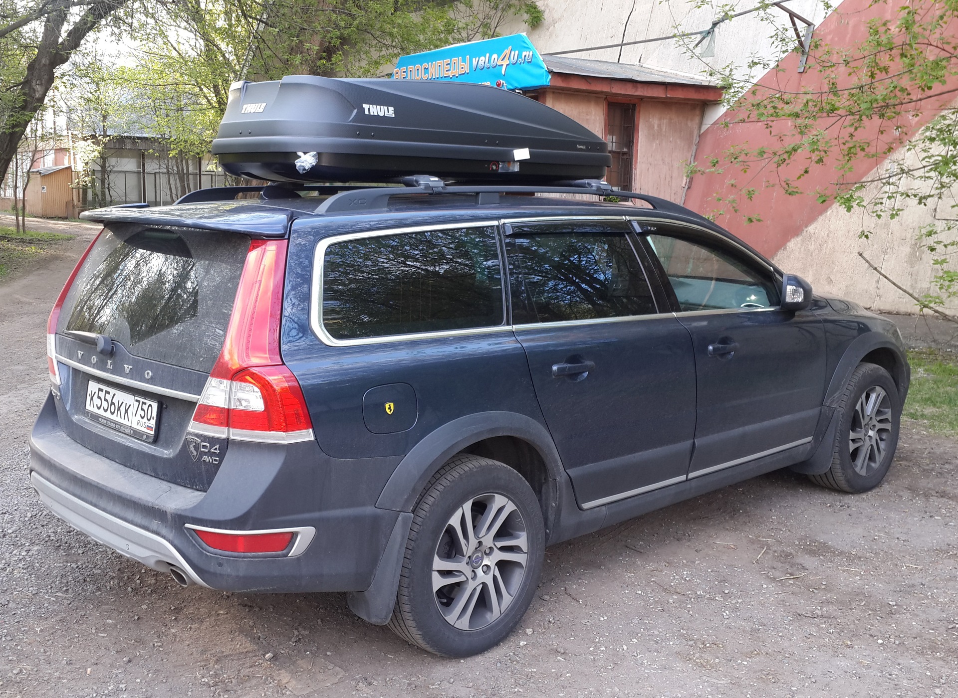 Volvo thule. Thule Spirit Volvo xc70. Volvo xc90 автобокс. Thule Touring l. Поперечный багажник на крышу для Volvo v70.