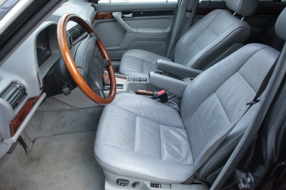 Фото в бортжурнале BMW 7 series (E32)