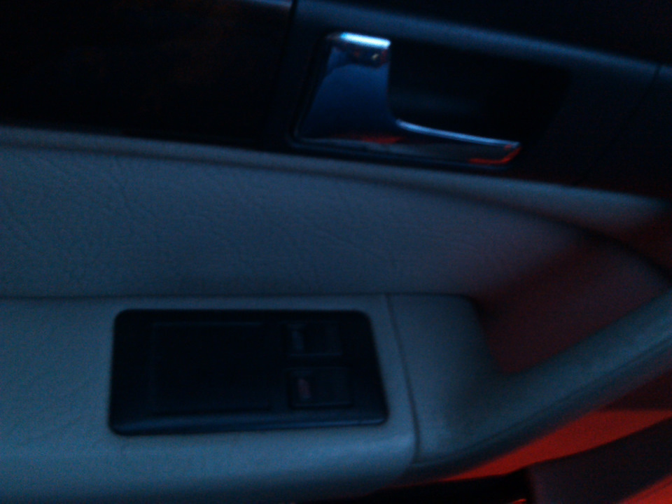 нужна помощь…почему не горит подсветка в кнопках стеклоподъемников ...