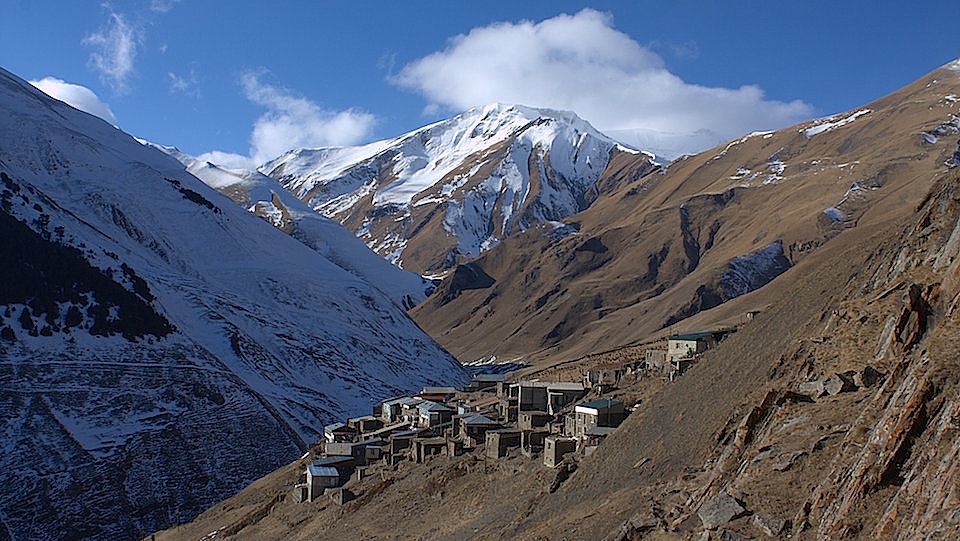 Ритляб чародинский. Озеро ритляб. Пагода в ритляб. Ритляб дагестан село. Пагода в ритляб.