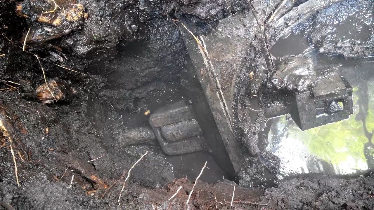 Тяжелый танк кв-1с. Подбитый кв-1. Киевский котел 1941 уничтоженная техника. Найден кв1. Башня кв 1.