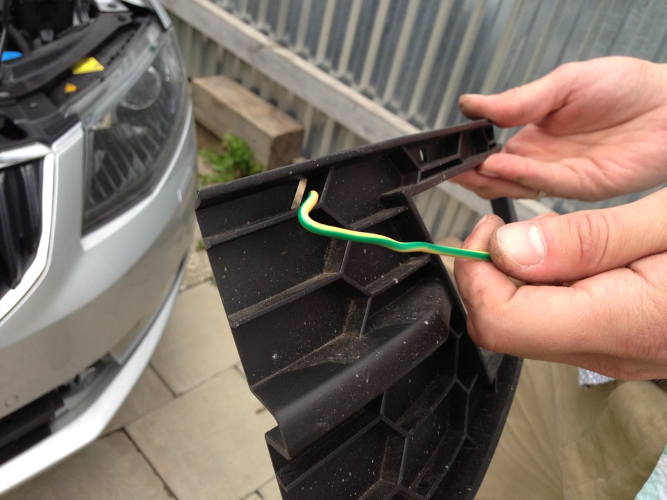 Установка защитной сетки в решетку радиатора на А7 — DRIVE2