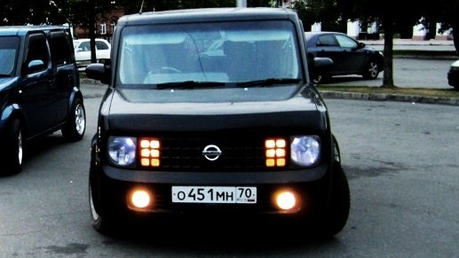 машина nissan cube