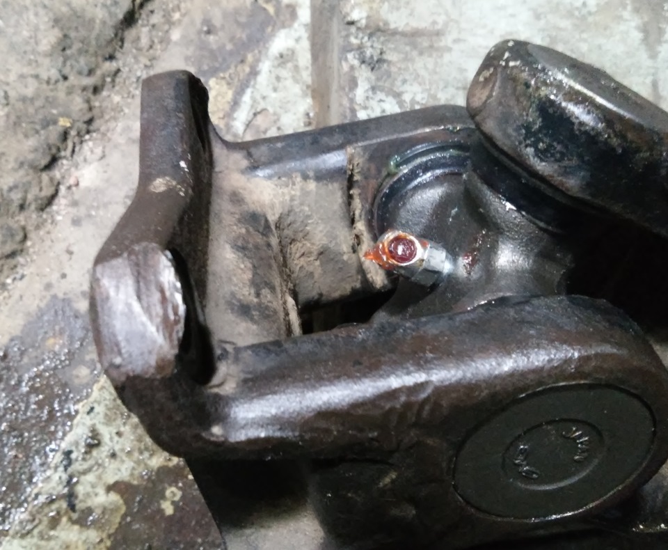 Меняем крестовину- избавляемся от вибрации. Ну и С Новым Годом ...