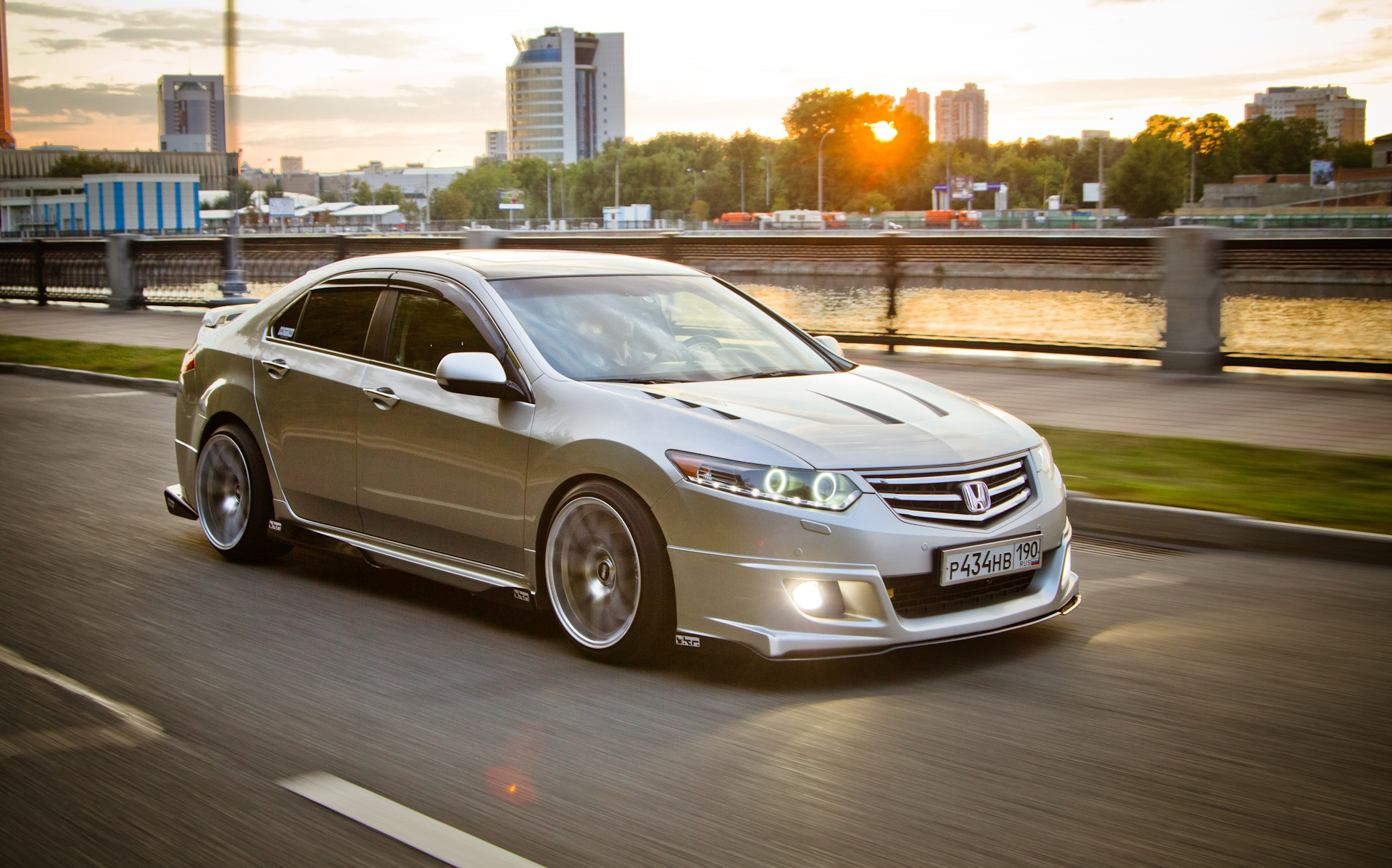 Accord russian. Хонду Ой Toyota Majestic.