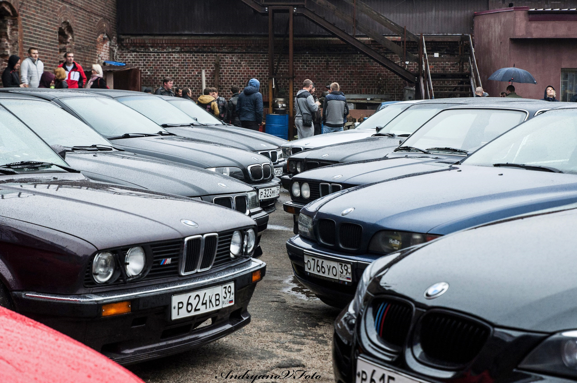 Bmw клуб. BMW Club Kaliningrad. БМВ клуб Калининград. Сходка любителей БМВ. Сходка старых БМВ.