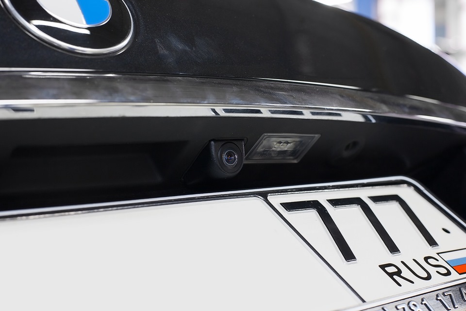 Тюнинг BMW 7 серии — жк-приборка, камера заднего вида, диодная ...