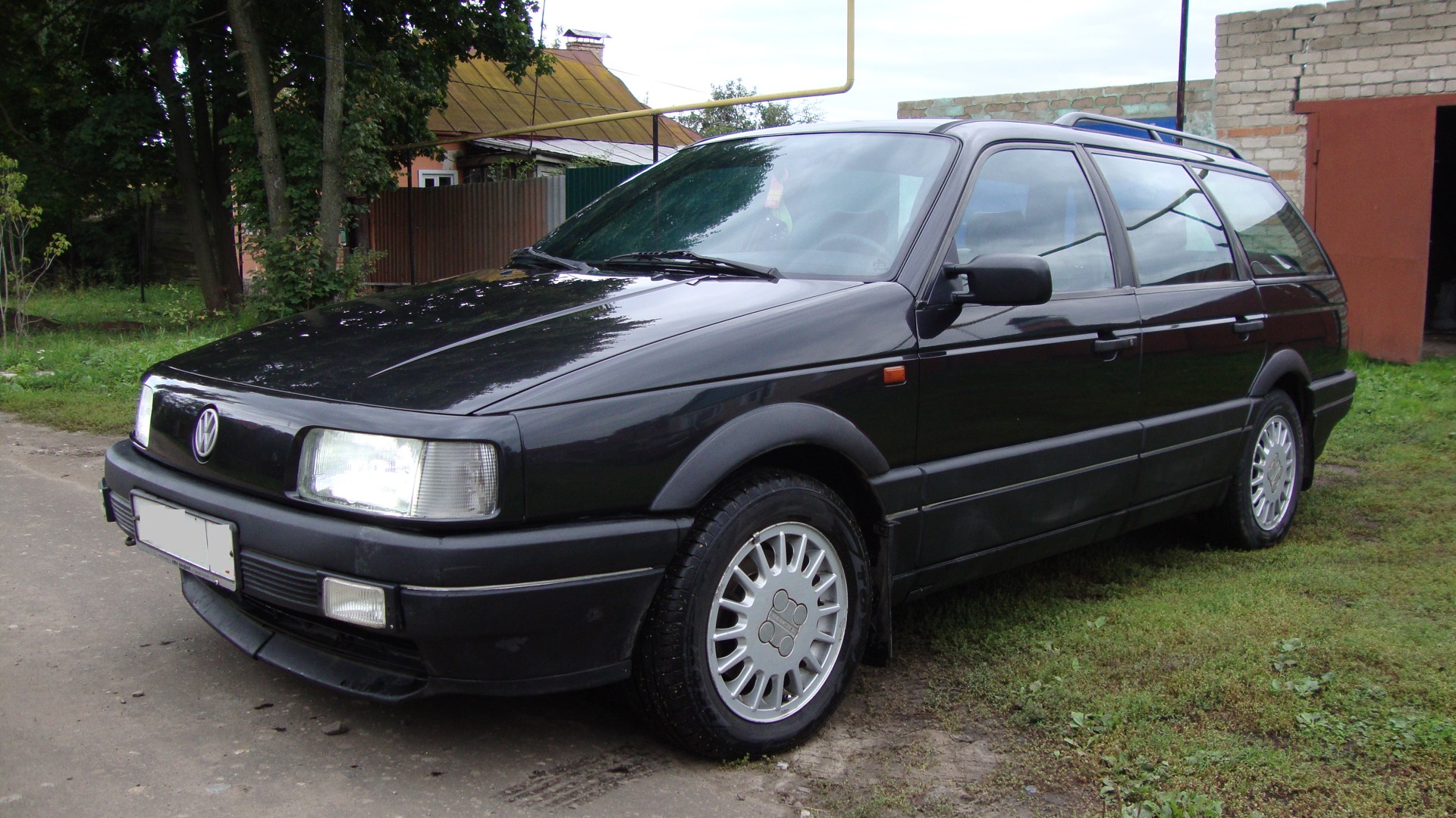 Куплю фольксваген б у в москве. Фольксваген Пассат б3. Volkswagen Passat b3 универсал. Фольксваген Пассат б3 1989. Volkswagen Passat b3 Black.