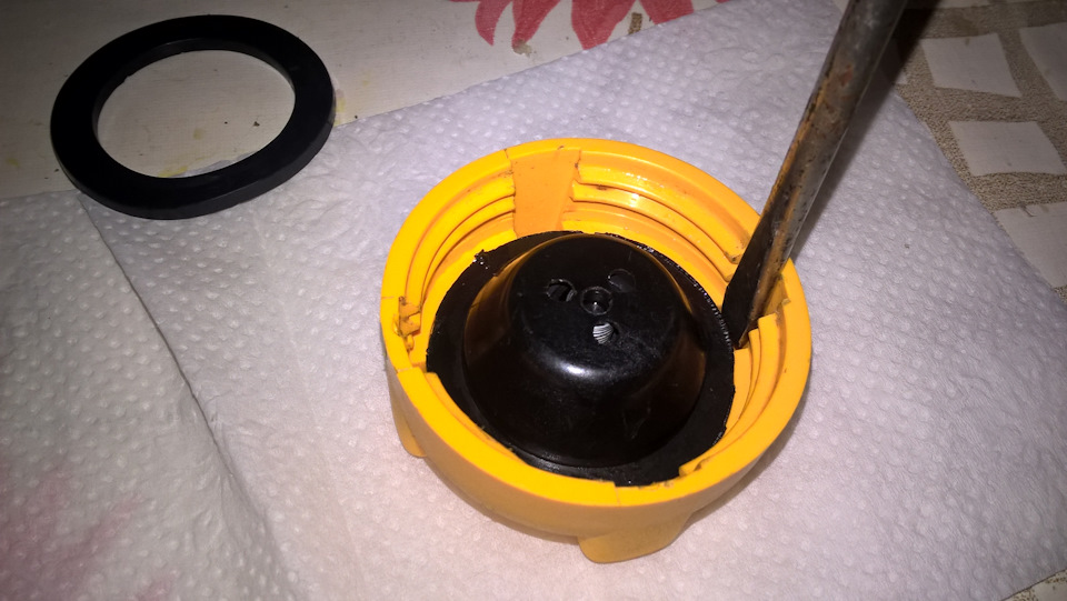 Крышка расширительного бачка. Если не держит. — Lada 21099, 1,5 л, 1997 ...