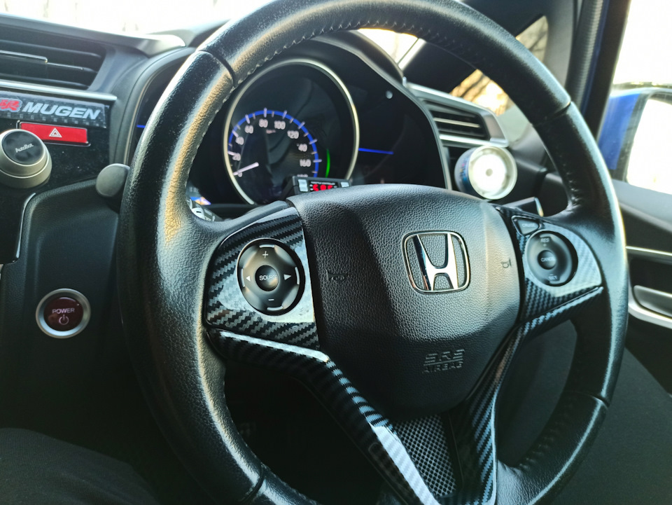 Накладки на руль + подстаканник — Honda Fit (3G), 1,5 л, 2014 года ...