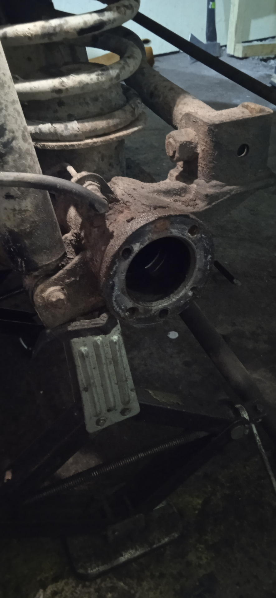 Замена сальника поворотного кулака — УАЗ Patriot, 2,7 л, 2013 года ...