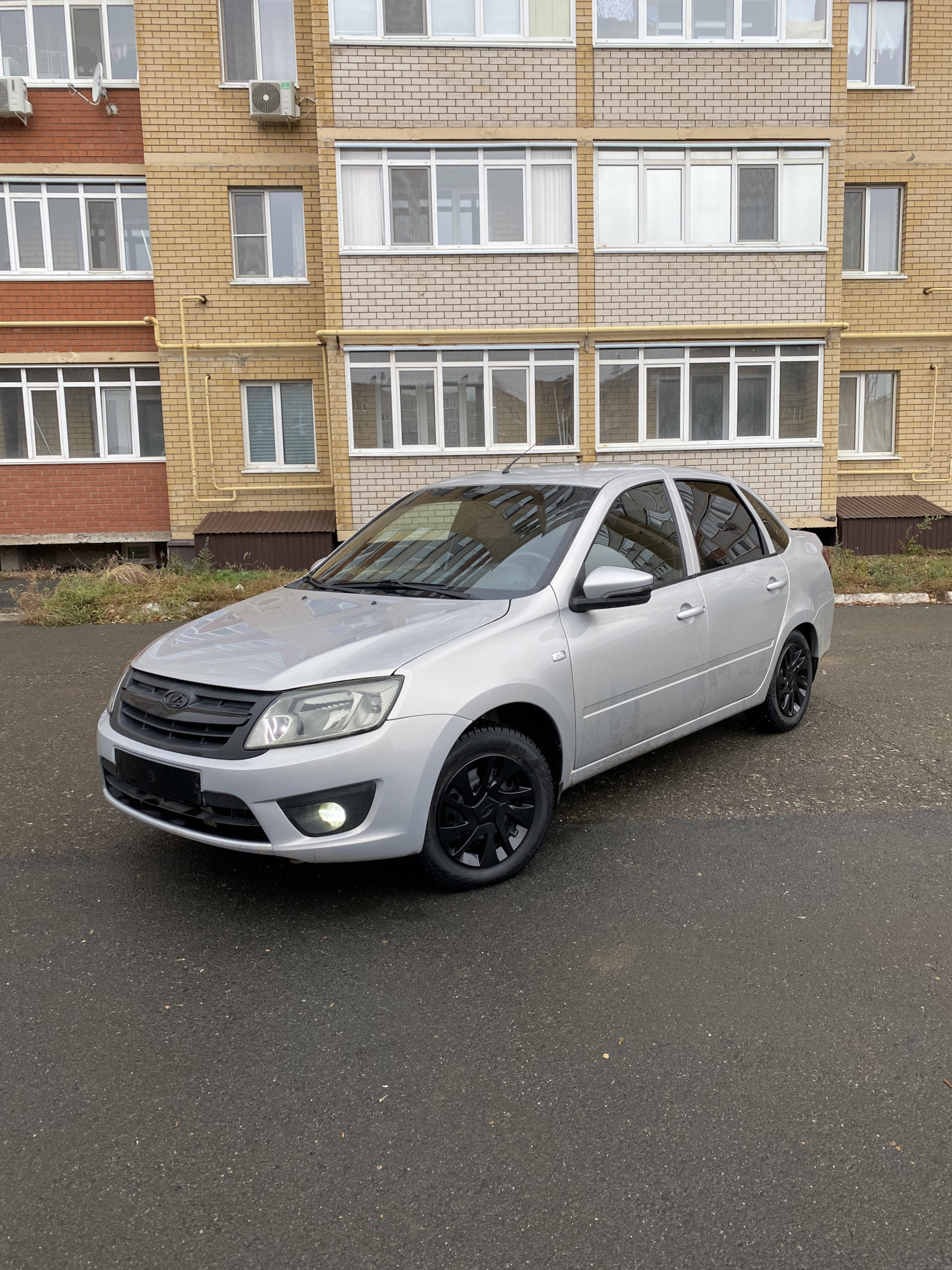Колпаки на Гранту чёрный глянец — Lada Гранта (1G), 1,6 л, 2013 года ...