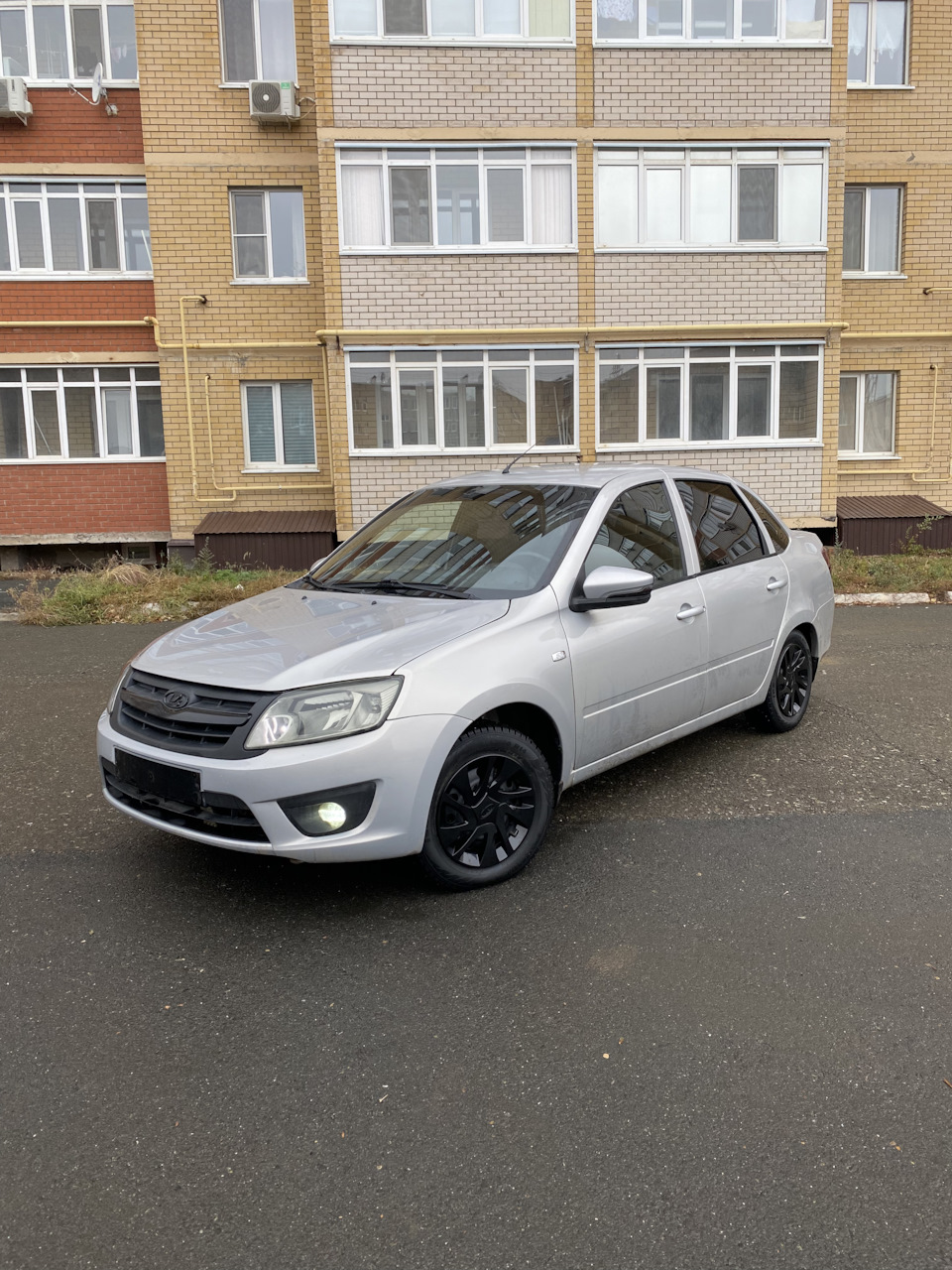 Колпаки на Гранту чёрный глянец — Lada Гранта (1G), 1,6 л, 2013 года ...
