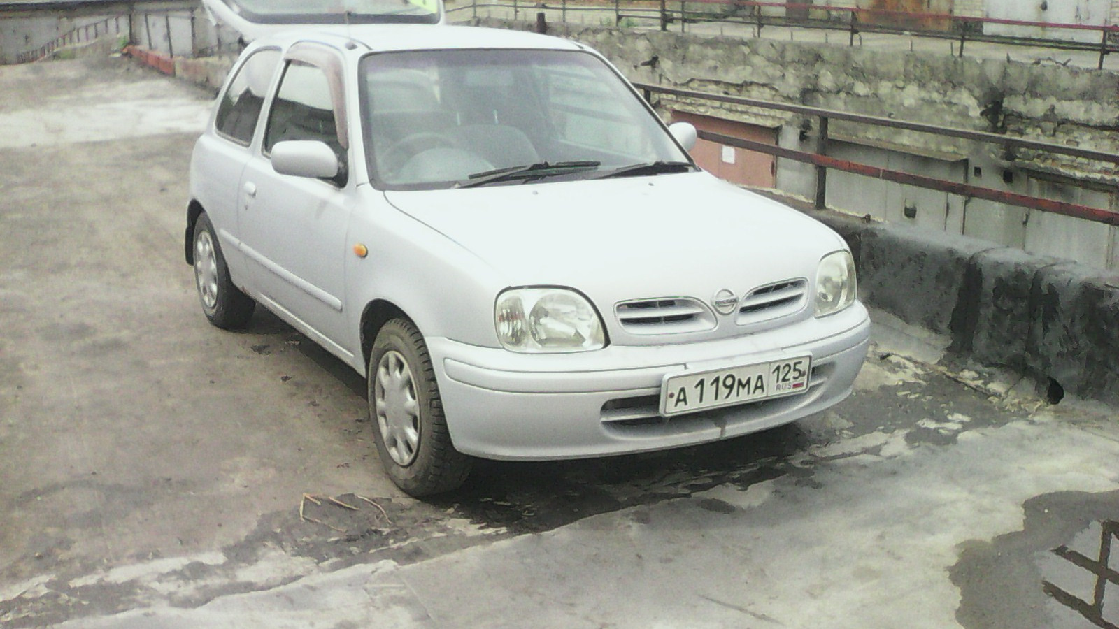 Nissan March (K11) 1.0 бензиновый 2001 | 