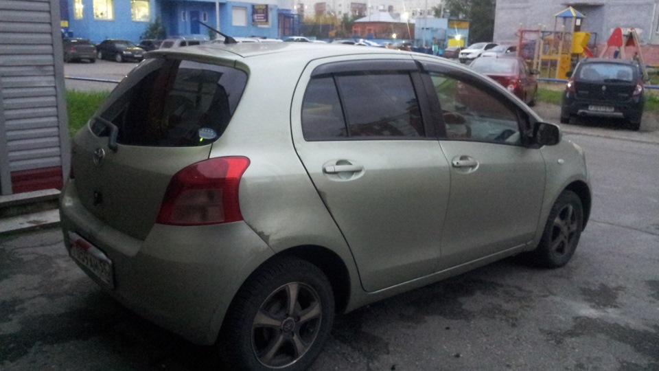 Toyota vitz 2005 года. Toyota Vitz 2006. Vitz 90.