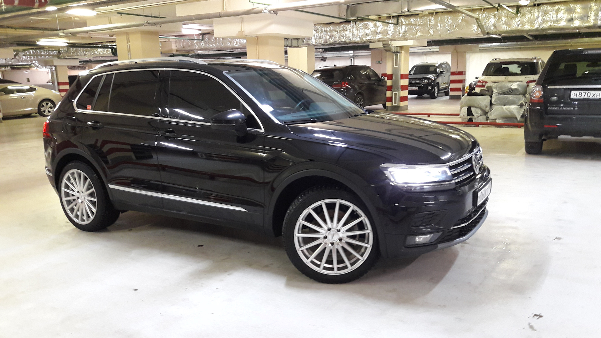 Volkswagen tiguan 20. VW Tiguan r20. Tiguan 1 r20. Tiguan 2 диски r20. Диски r20 Volkswagen Tiguan.