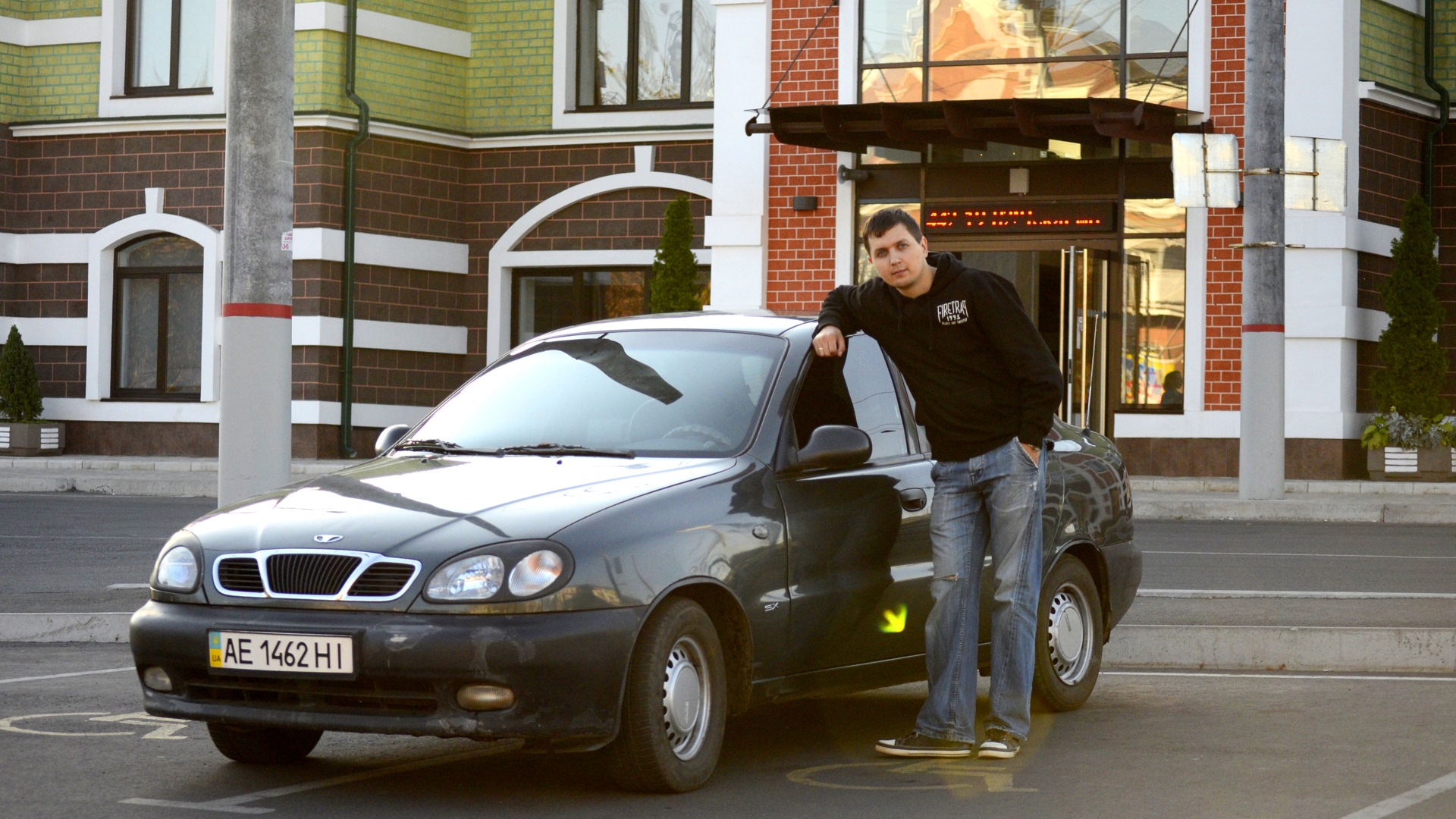 зеленый бентли гарика. автосалон имидж. покупатель автомобиля. счастливый владелец авто. бывшие хозяева авто.