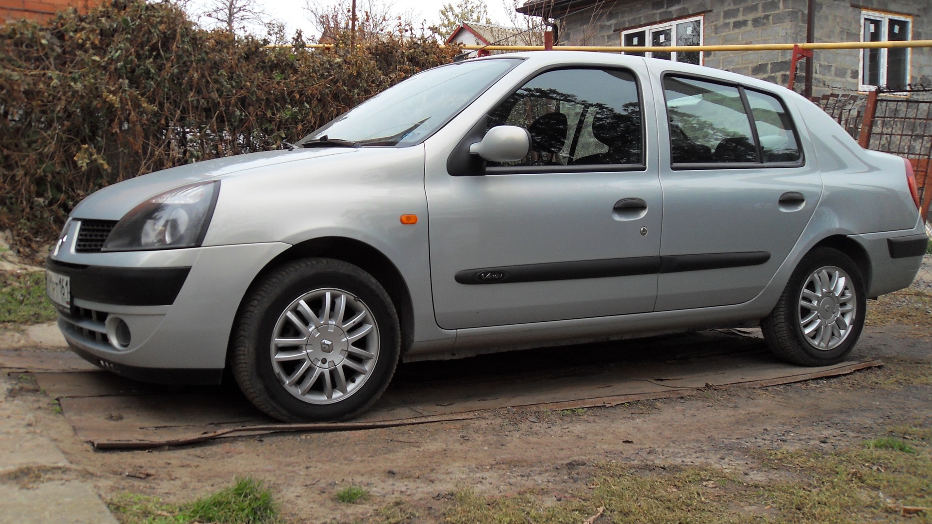 Renault Symbol 1.4 бензиновый 2004 | на DRIVE2