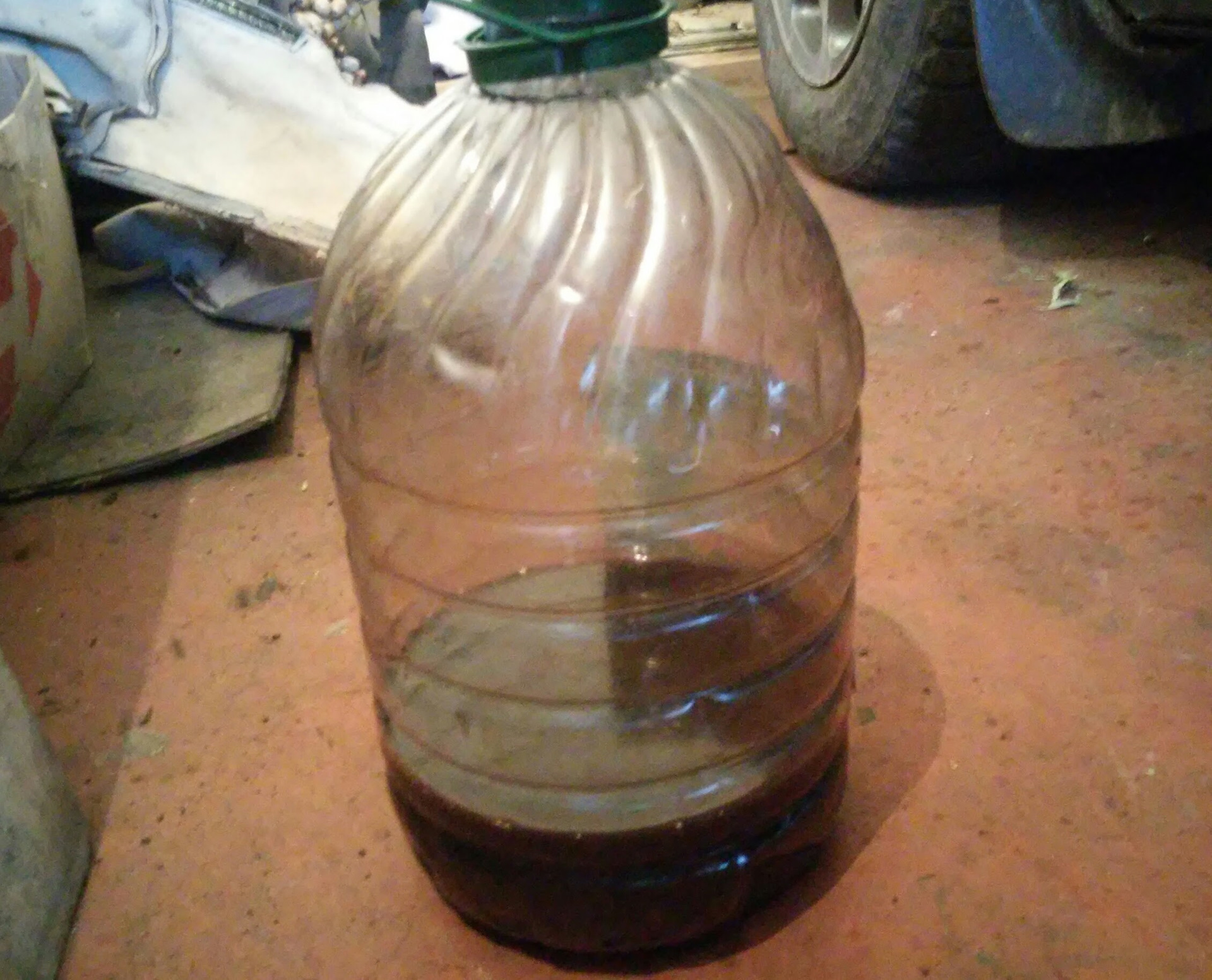 1. Чуть больше литра. Банка для мочи. Пиво полезно для организма. 01 в 365 степени.