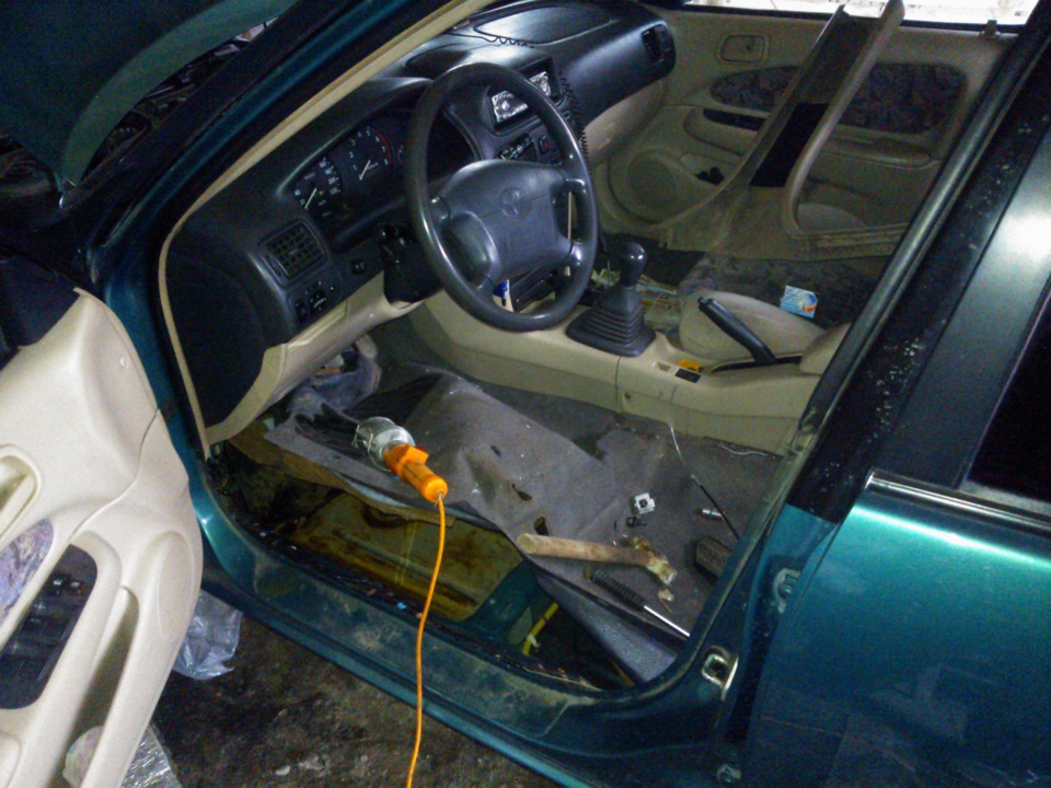 Порвался тросик багажника — Toyota Corolla (110), 1,3 л, 1997 года ...