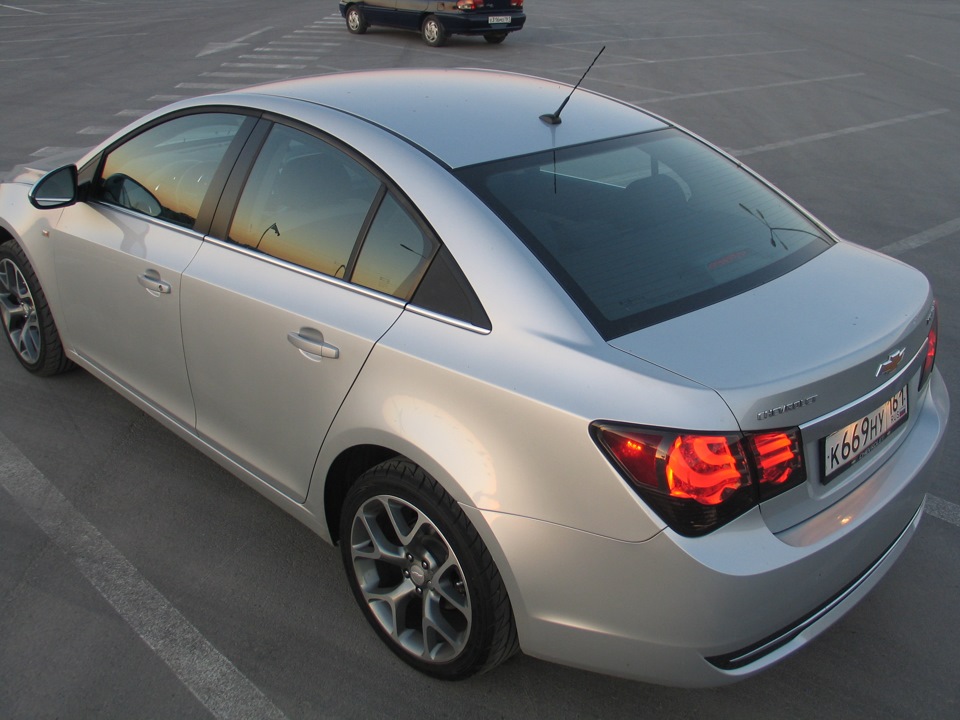 Chevrolet Cruze светло серый