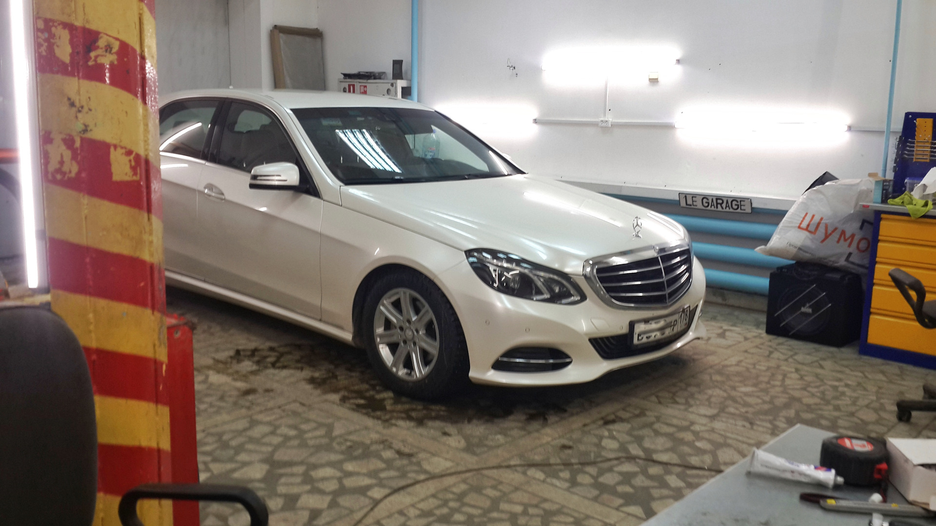 Как полирнуть пленку кузова за просмотром фильма. — Mercedes-Benz E ...