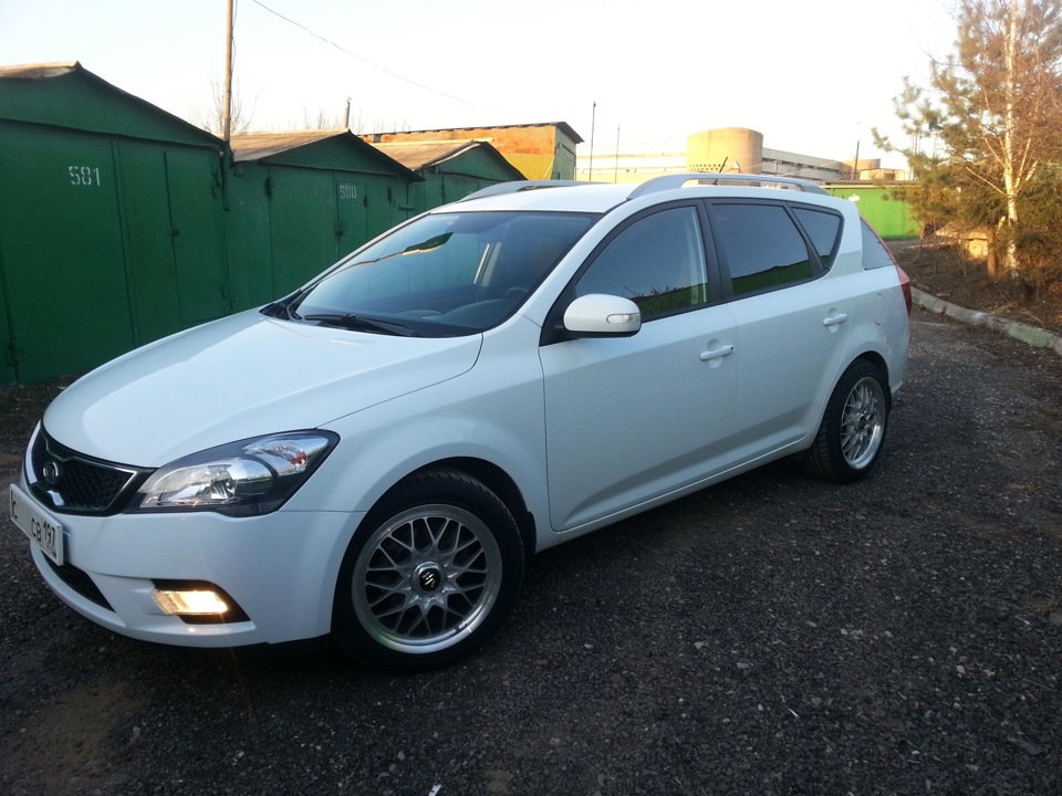 Диск 2011. Kia Ceed 2011 SW r17. Kia Ceed SW r17. Kia Ceed универсал r17. Kia Ceed SW на дисках r17.